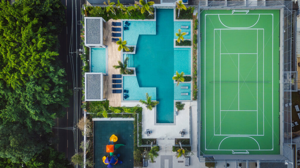 Piscina Com Raia De 25 M E Quadra De Tênis Recreativa, Vistas De Cima Do Green View Butantã, Foto Do Empreendimento Entregue