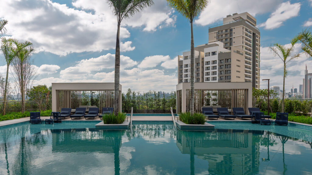 Piscina Com Deck E Espreguiçadeiras Do Green View Butantã, Foto Do Empreendimento Entregue